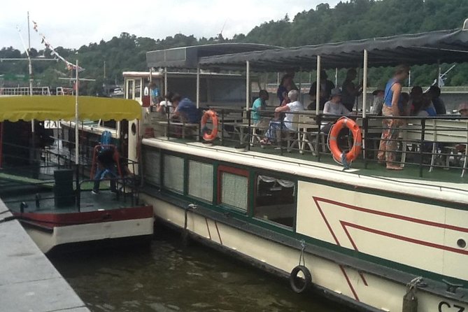 Prague Vltava River Lunch Cruise - Commentary and group dynamics