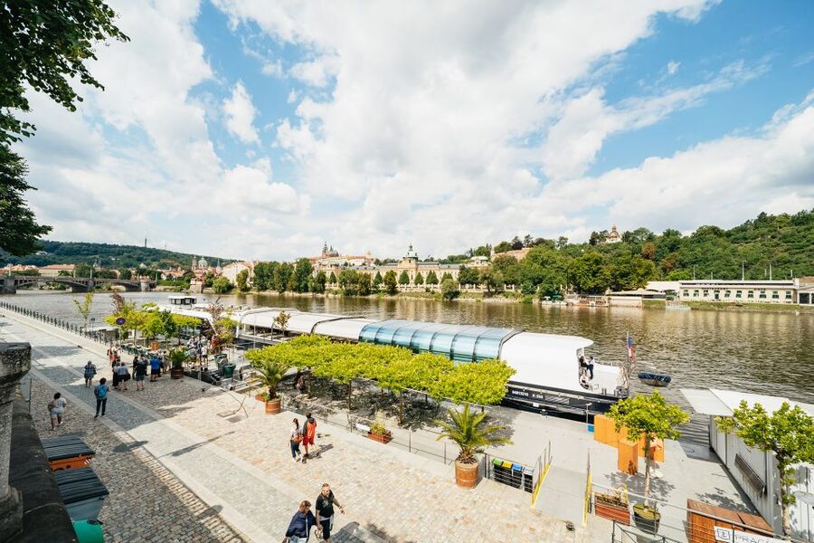 Prague: Vltava River Lunch Cruise in an Open-Top Glass Boat - Key points before you book