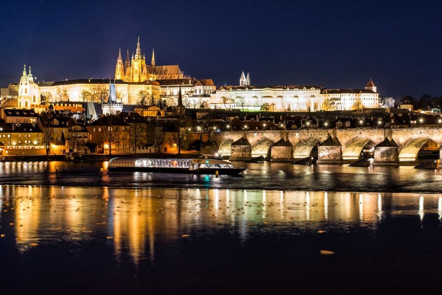 Prague: Vltava River Night Cruise with Buffet - Dancing House and the best city views