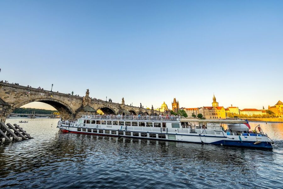 Prague: Vltava River Night Cruise with Buffet - Drinks, service, and the real cost