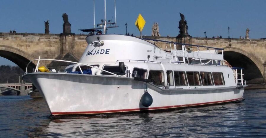 Prague: Vltava River Private Boat Party with Drinks - Key points to know before you book