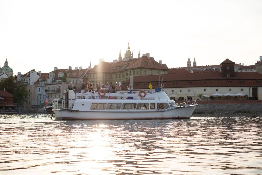 Prague: Vltava River Private Boat Party with Drinks - The one-hour Vltava route