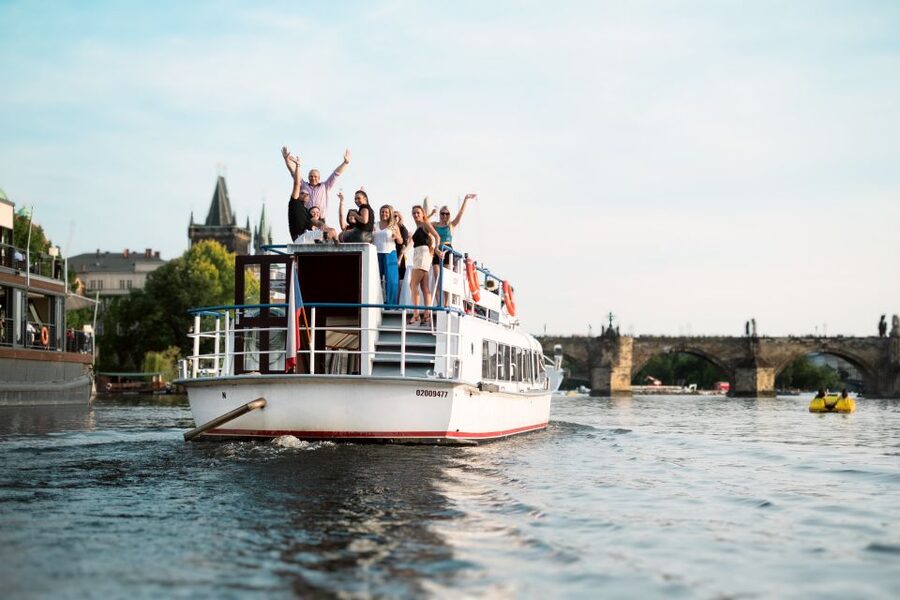 Prague: Vltava River Private Boat Party with Drinks - Prague Castle from the water
