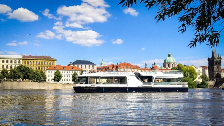 Prague: Vltava River Sightseeing Cruise - When to take the cruise