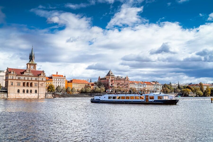 Prague: Vltava River Sightseeing Cruise - The Smíchov water lock
