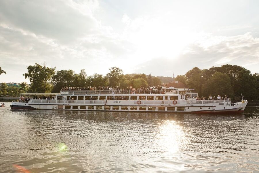 Prague: Vltava River Sightseeing Cruise - Choosing your seat and boat