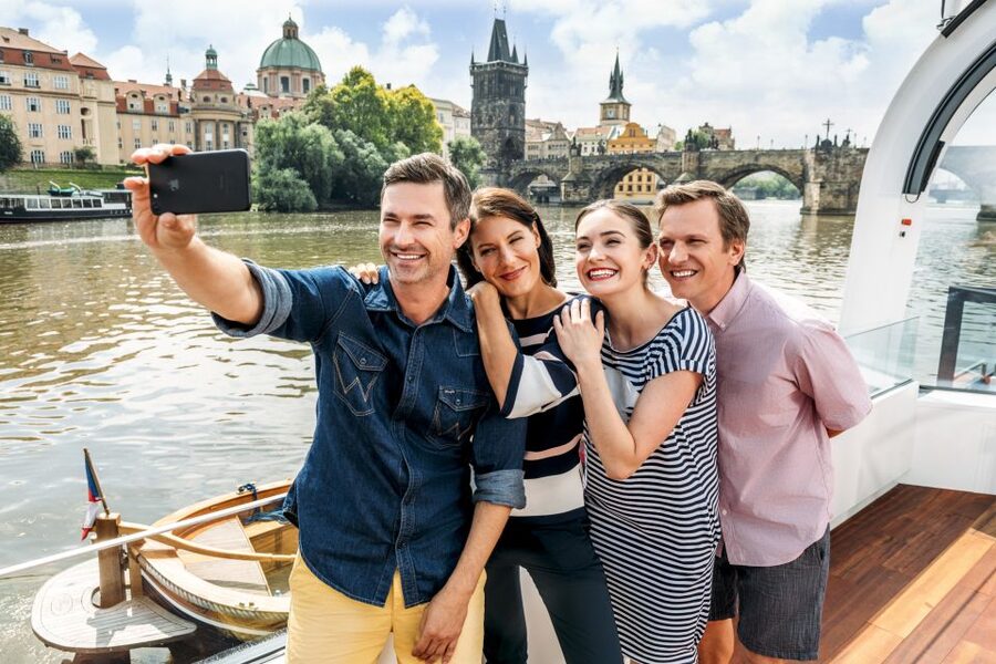 Prague: Vltava River Sightseeing Cruise - Food, Czech beer, and onboard service