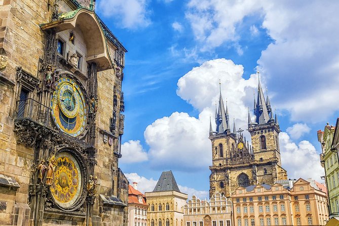 Prague Walking Tour 2,5h (Old Town, Jewish Quarter and Charles bridge) - Wenceslas Square and the monument