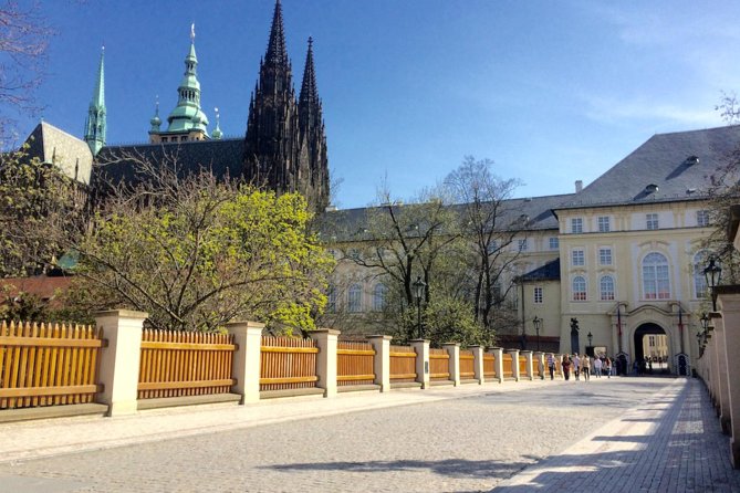 Prague Walking Tour in German: Old Town and Prague Castle - Moving toward Prague Castle