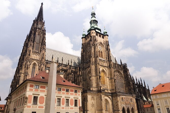 Prague Walking Tour with River Boat Cruise and Lunch - 6 hours - How the six hours feel in practice