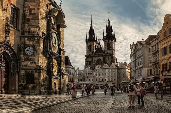 Private 4-hour City Tour of Prague with driver & official guide w/ Hotel pick up - Dancing House, 15 minutes