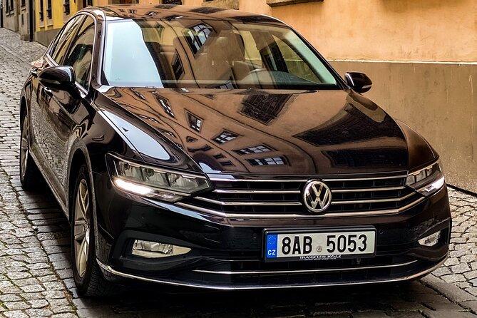 Private ARRIVAL Transfer by LIMOUSINE 3+1pax - From Prague Airport to Your Door
