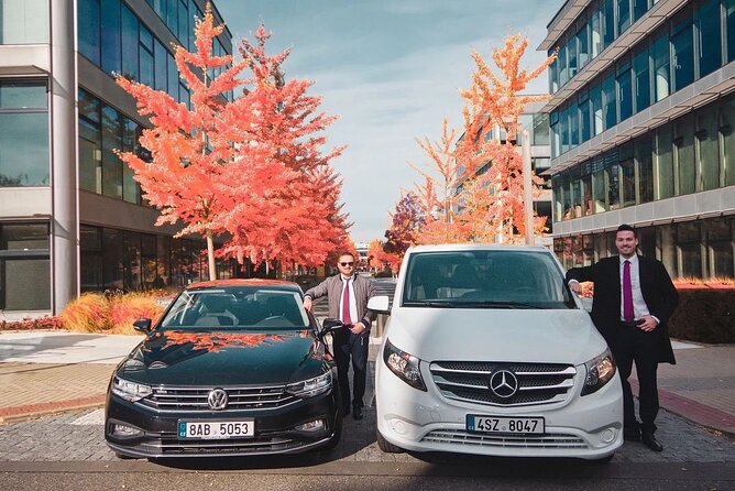 Private ARRIVAL Transfer by MINIVAN Mercedes Vito 8+1pax - Why a private transfer can make sense in Prague