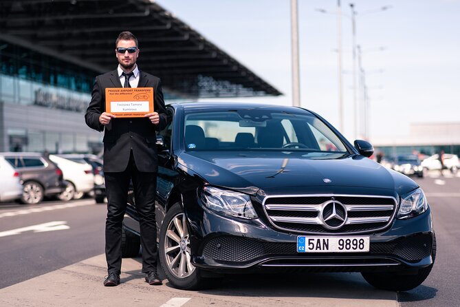Private Arrival Transfer: Prague Airport - Private service, with an important group-size detail