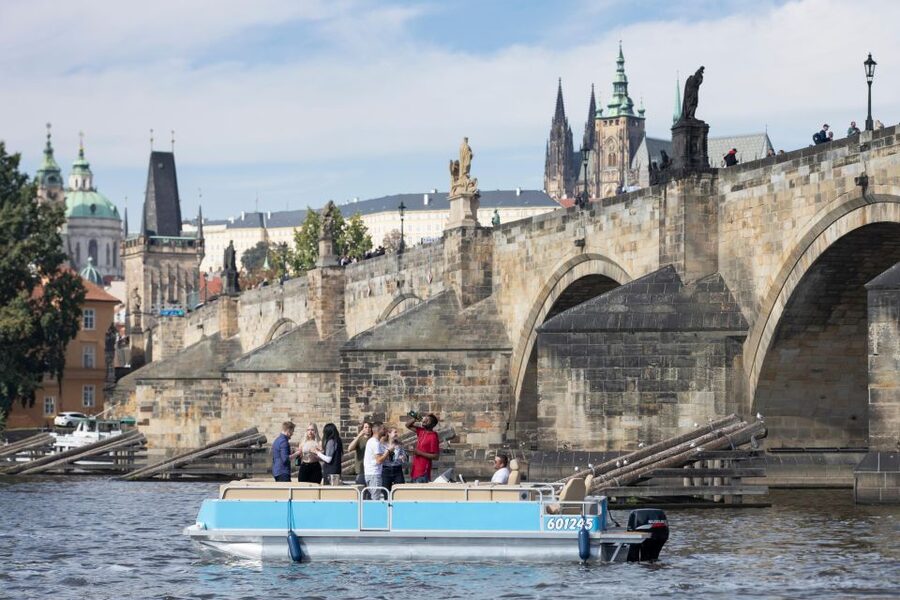 Private Boat Cruise With Unlimited Prosecco - A private hour on the Vltava