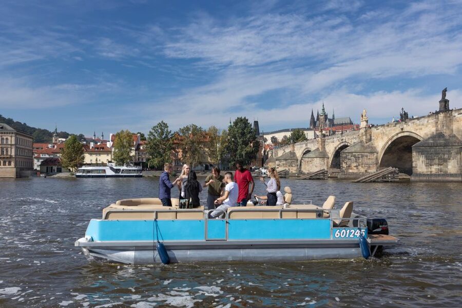 Private Boat Cruise With Unlimited Prosecco - The first views from the river