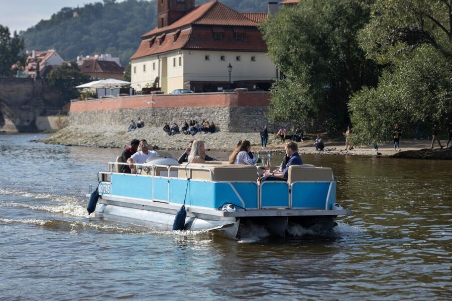 Private Boat Cruise With Unlimited Prosecco - Unlimited Prosecco and the social setup