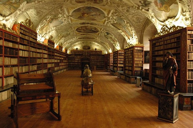 Private Custom Tour of Strahov Library and Prague - St. Vitus Cathedral in 15 minutes