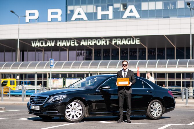 Private Departure Transfer: Prague Airport - A simple ride between central Prague and the airport