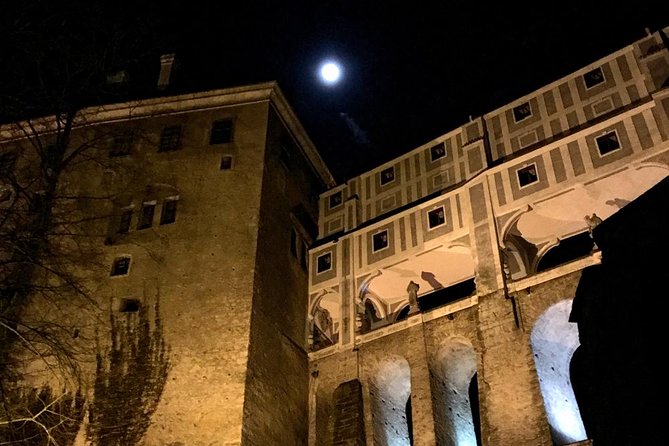 Private evening tour Cesky Krumlov Old Town and Castle area - Castle courtyards and Renaissance frescoes