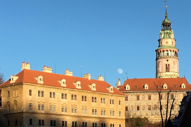 Private evening tour Cesky Krumlov Old Town and Castle area - What the art historian guide adds
