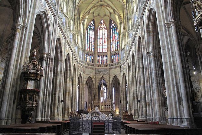 Private Prague Castle Tour with a Czech Guide, meet up at hotel - Prague Castle: a broad first look at the complex