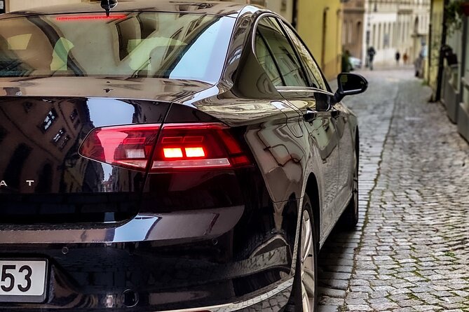 Private ROUND-TRIP (FROM and TO the AIRPORT) by LIMOUSINE 3+1pax - What the return trip adds