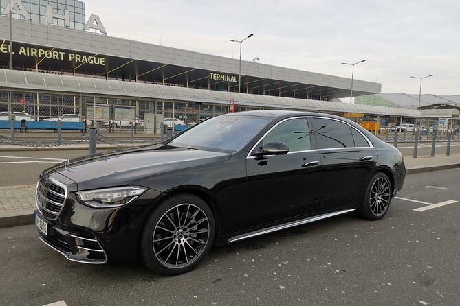 Private Transfer from Prague Airport to Prague City Hotels 1 - 3 pax - What the arrival process feels like