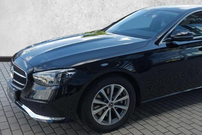 Private Transfer from Prague Airport to Prague City Hotels 1 - 3 pax - Who should book this Prague airport transfer?