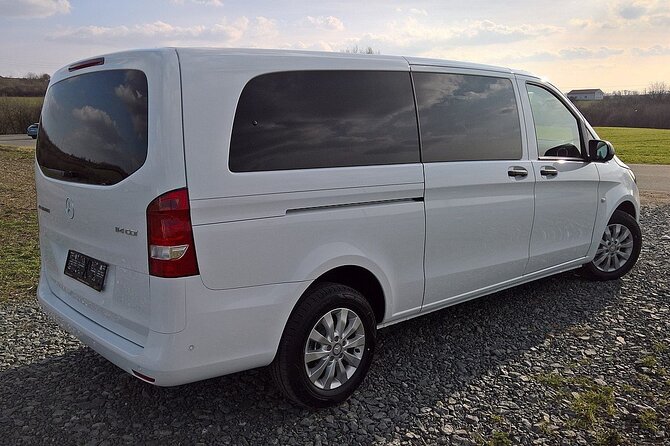 Private Transfer from Prague Airport to Prague City Hotels 1 - 7 pax - Communication tips for a smoother pickup
