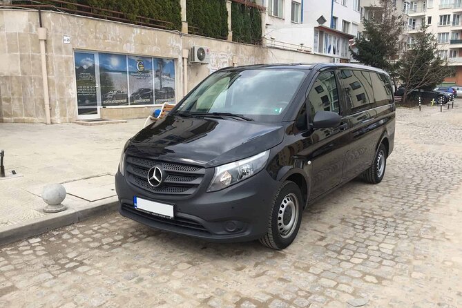 Private Transfer from Prague Airport to Prague City Hotels 1 - 7 pax - Flight delays and the waiting arrangement
