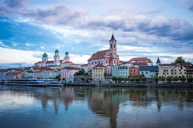 Private transfer from Prague to Passau, 2h of Sightseeing stop - At a glance: what this private transfer delivers