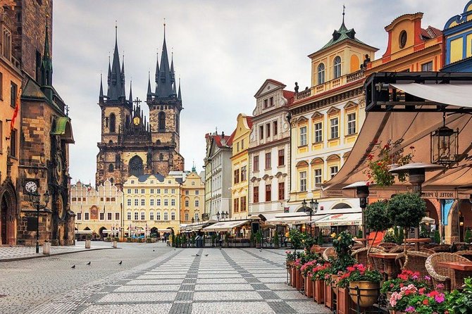 Private walking tour and Boat cruise Best of Prague - A smart first look at Prague in four hours