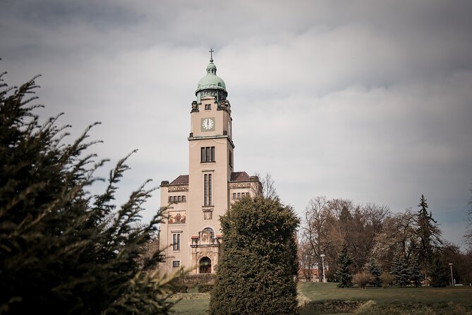 Psychiatric Hospital & Abandoned Cemetery - Why Bohnice makes such an unusual Prague tour
