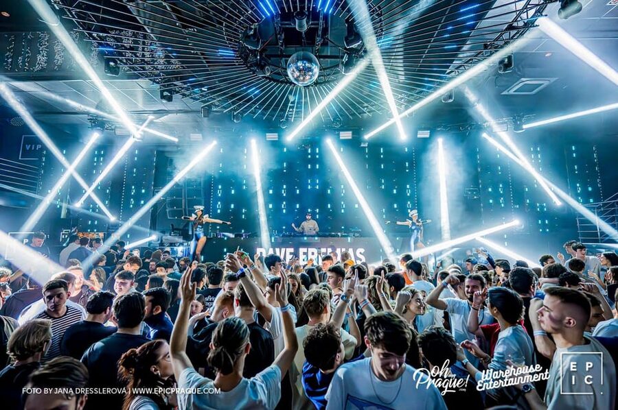 Pub Crawl with Shots and Night Club I Prague - From bar hopping to Epic Prague nightclub