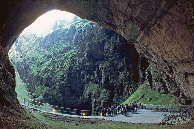 PUNKVA CAVES, ABYSS and PERNSTEJN CASTLE =only from Apr to Sep - Helena, Denik and the guide experience