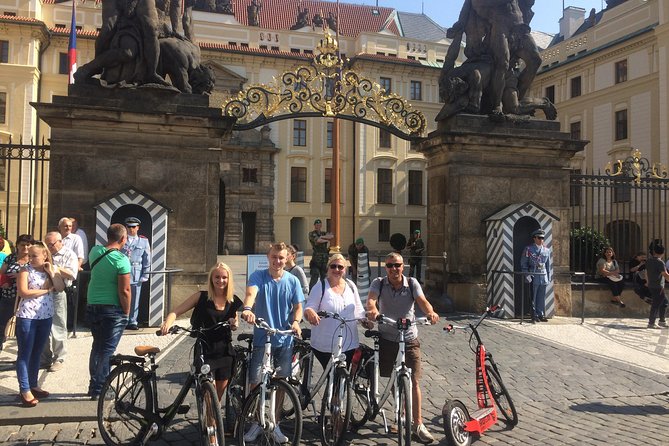 Radtour durch Prag auf Deutsch - Prague Castle and Strahov in a quick historical sweep