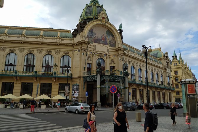 Rent-a-Friend in Prague - The Astronomical Clock in a 10-minute stop