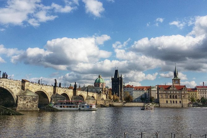 Shared Departure Transfer: Prague Hotel to Prague Airport - How the Prague hotel pickup works