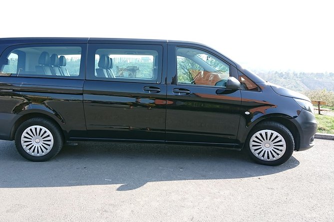 Shared Departure Transfer: Prague Hotel to Prague Airport - What the ride is like inside the minivan