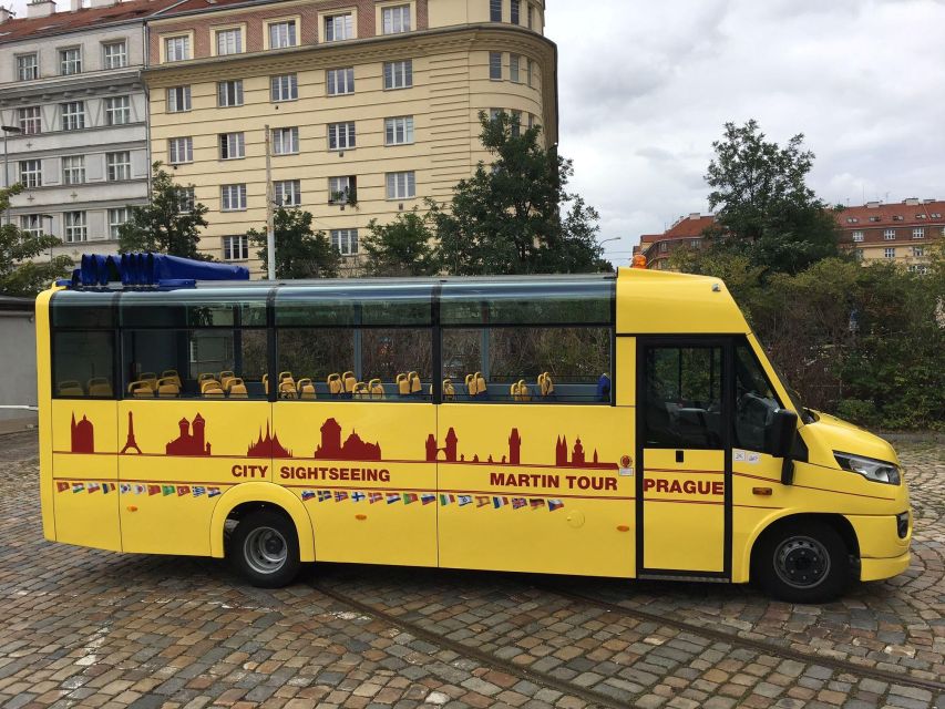 Short city tour by bus - 1 hour - Starting at Náměstí Republiky and the Powder Gate