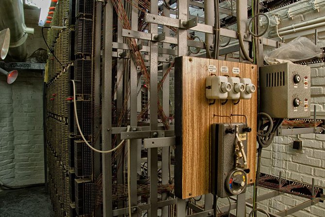 Skip the Line: 10-Z Bunker Entrance Ticket in Brno - The shelter’s machinery tells the practical story