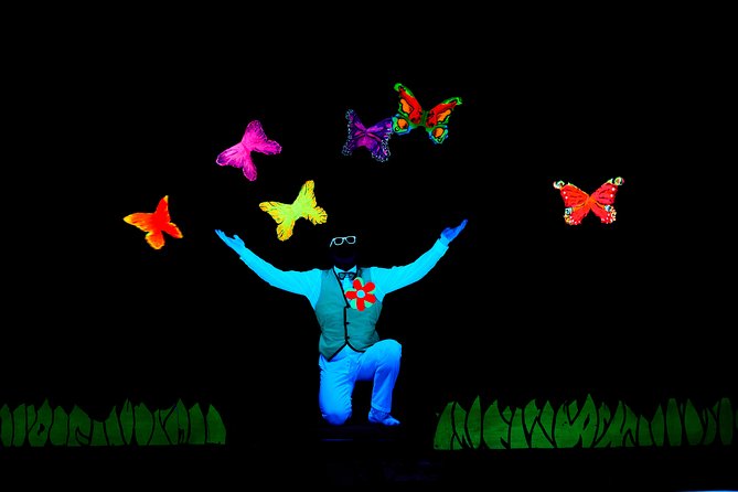 Skip the Line: WOW Show Black Light Theater in Prague Ticket - Who will enjoy this most