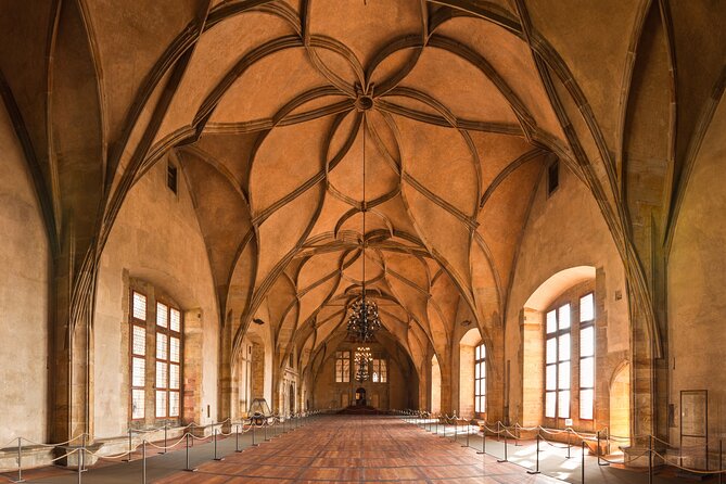 St Vitus Cathedral and Prague Castle Private Walking Tour - Choosing between two and four hours