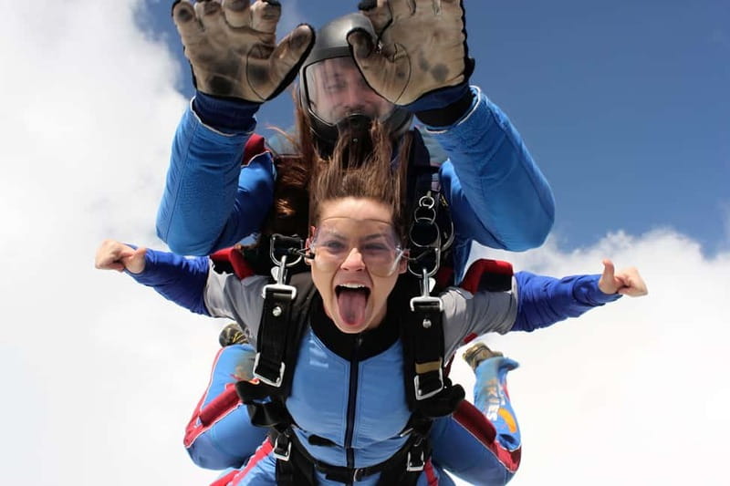 Tandem Skydiving Adventure in Prague - What to wear and how to plan your day