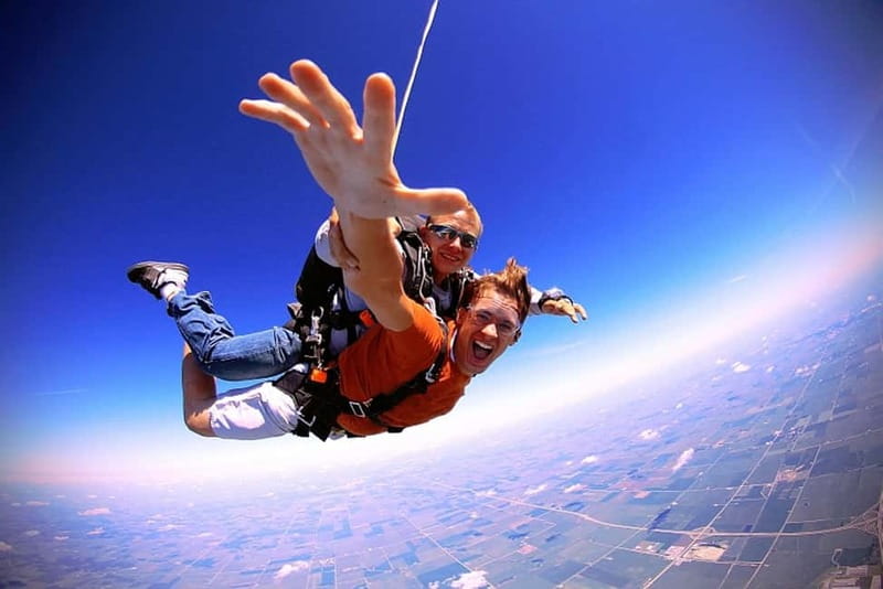 Tandem Skydiving Adventure in Prague - Who will enjoy this most?