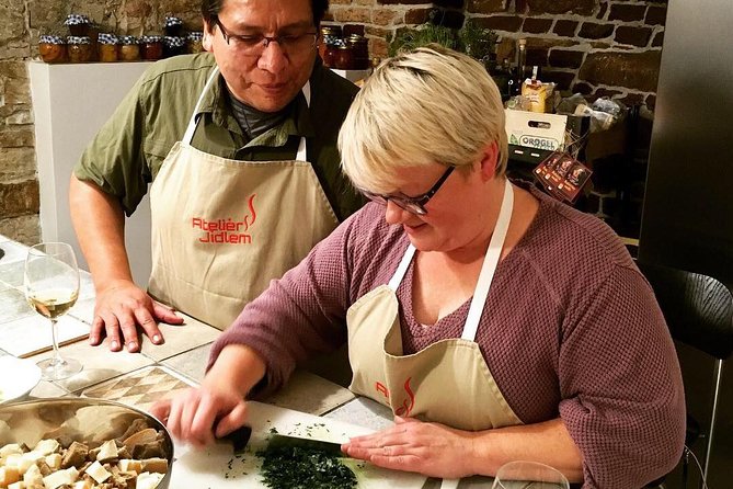 Taste, Cook and Dine Traditional Czech - Why the small group changes the evening