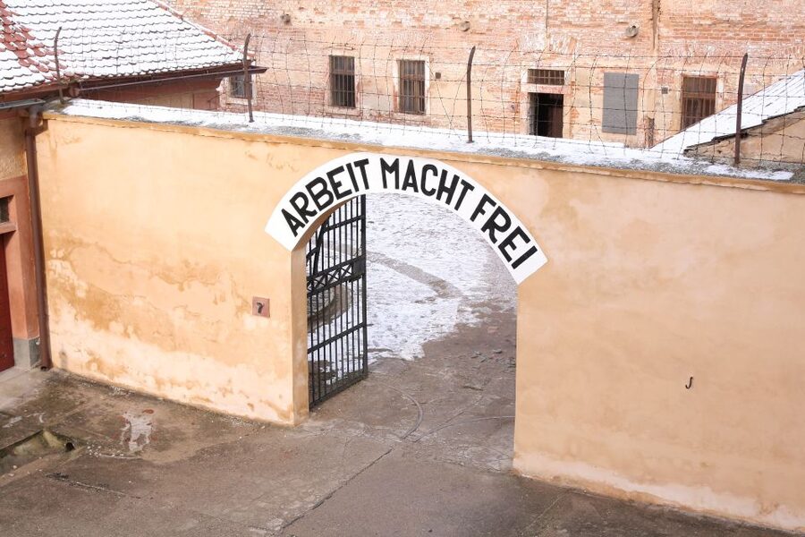 Terezin Memorial: Entry Ticket Combo w. Guided Walking Tour - Starting at the Small Fortress