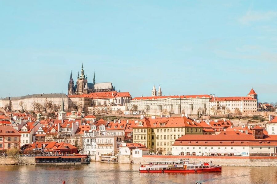 Tour of Prague Castle in italian language ticket included - Pierpaolo’s guide style matters
