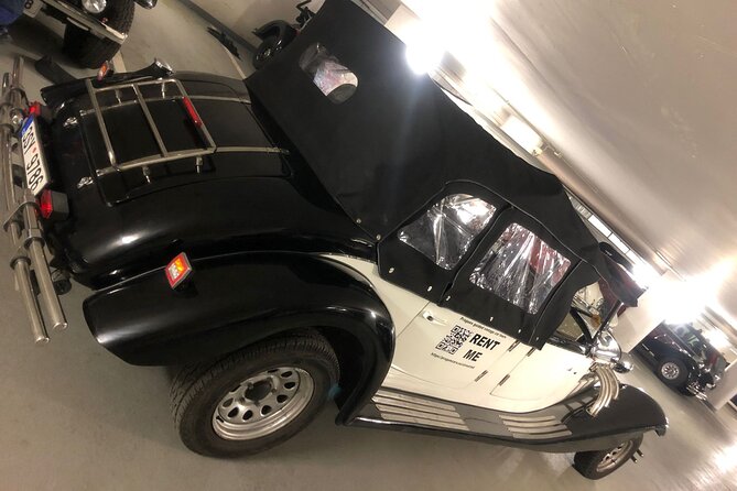 Vintage Cars Prague - Grand City Tour 150min / 1-6 pers. 2,5hrs - Crossing into Prague Castle
